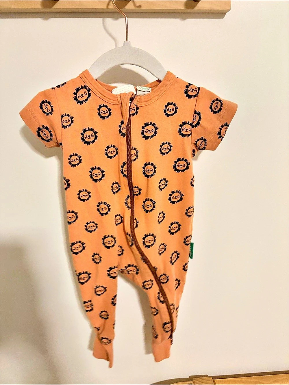 Spearmint love Baby 0-3M Animal Print Footie Like New